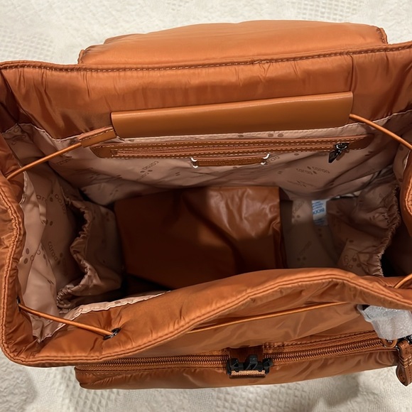 Caraa sports bag perfect diaper or travel bag!! - Picture 7 of 15